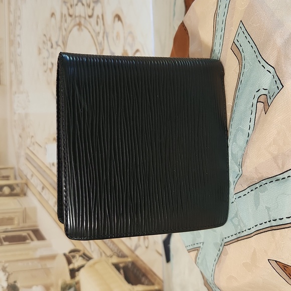 AUTHENTIC Louis Vuitton EPI MARCO Wallet - Picture 3 of 16